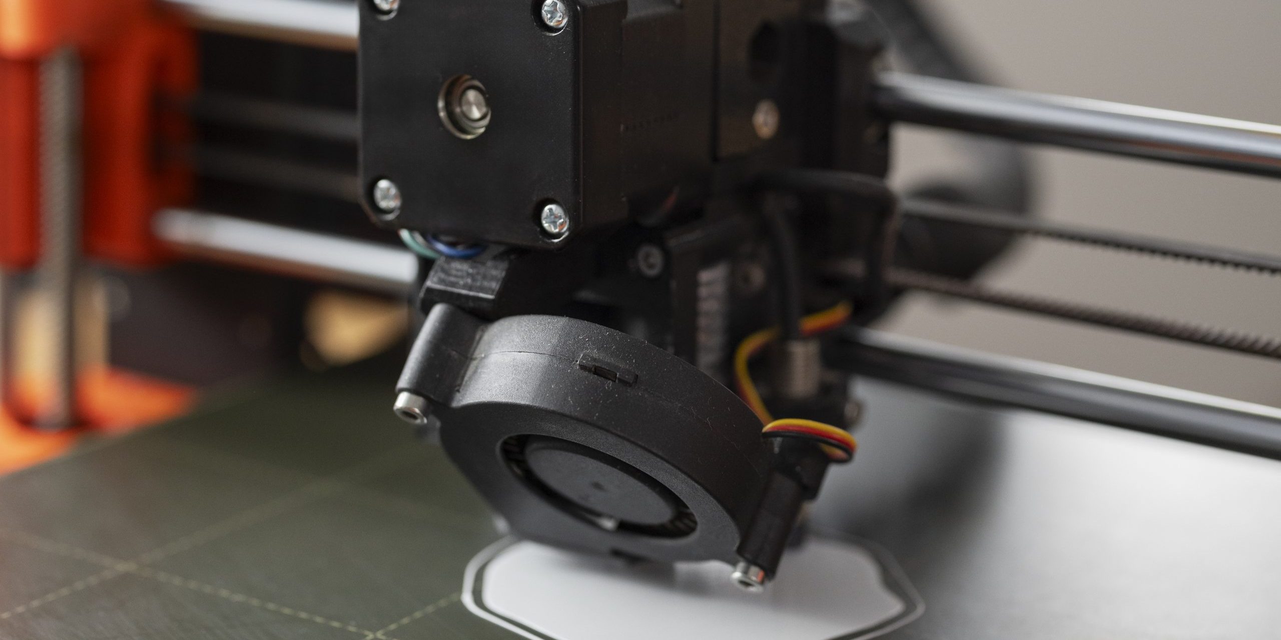 designer-using-3d-printer